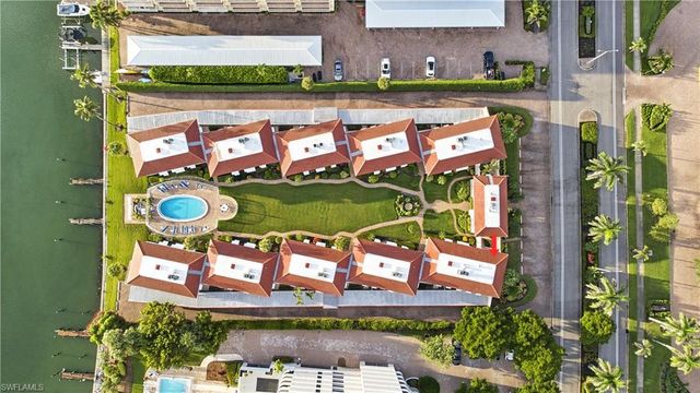 3070 Gulf Shore BLVD N # 107, Naples, FL 34103