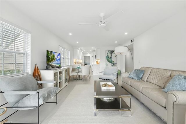 3070 Gulf Shore BLVD N # 107, Naples, FL 34103