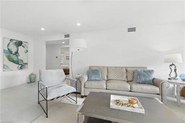 3070 Gulf Shore BLVD N # 107, Naples, FL 34103