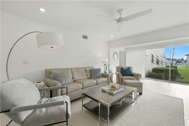 3070 Gulf Shore BLVD N # 107, Naples, FL 34103