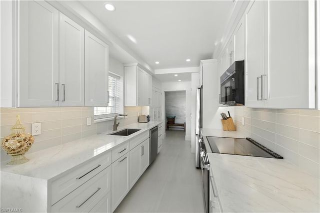 3070 Gulf Shore BLVD N # 107, Naples, FL 34103