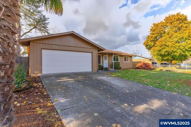 4803 Regal Dr NE, Salem, OR 97301