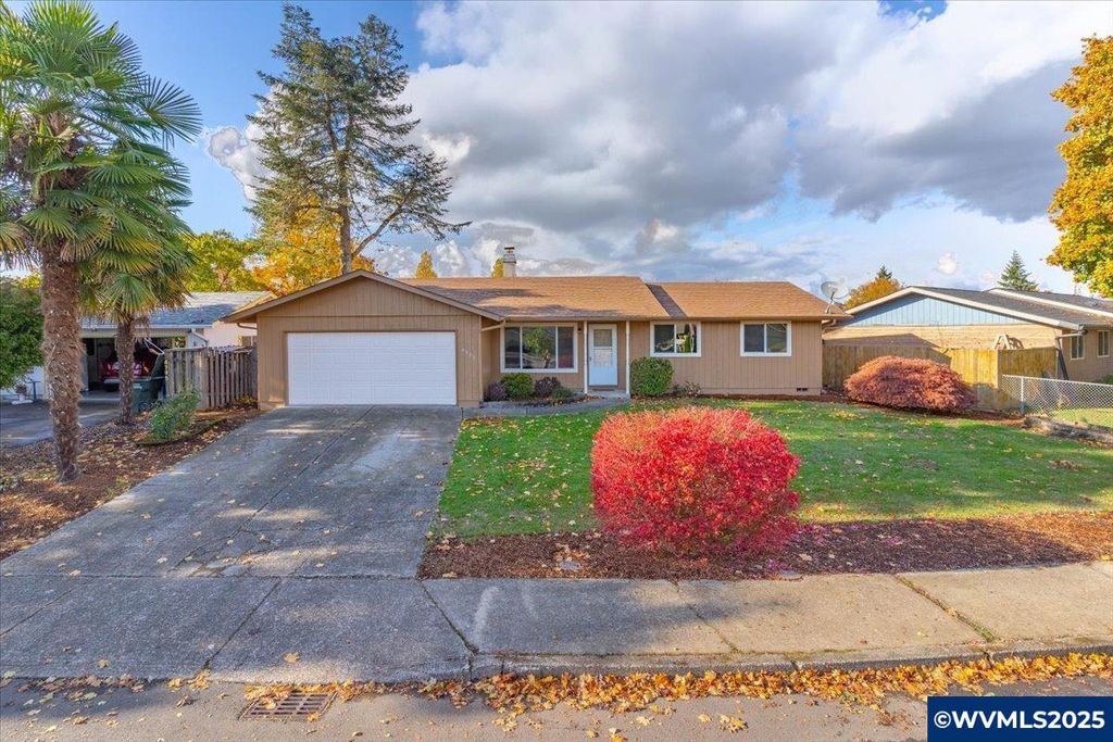 4803 Regal Dr NE, Salem, OR 97301