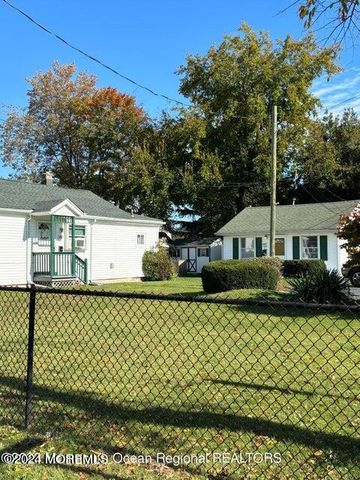 186 Ocean Avenue B, North Middletown, NJ 07748