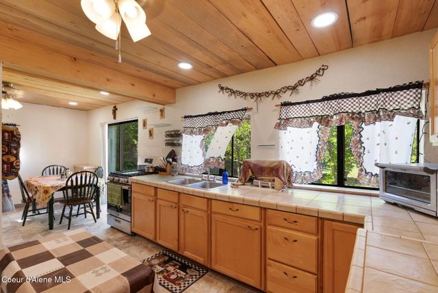 910 Otts Rd, Sagle, ID 83860