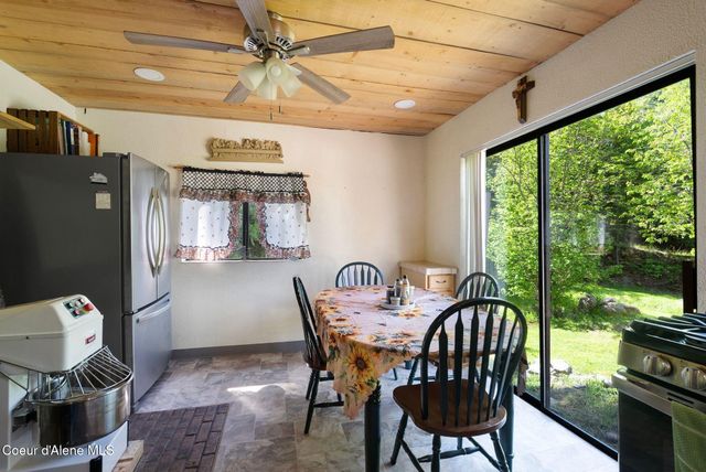 910 Otts Rd, Sagle, ID 83860