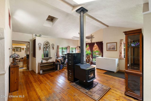 910 Otts Rd, Sagle, ID 83860