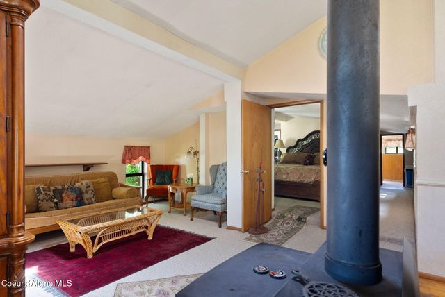 910 Otts Rd, Sagle, ID 83860