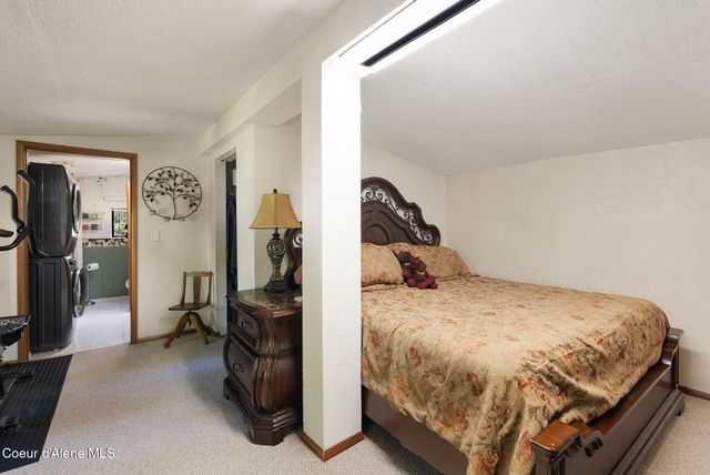910 Otts Rd, Sagle, ID 83860