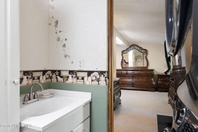 910 Otts Rd, Sagle, ID 83860