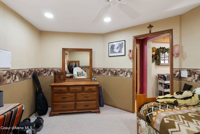 910 Otts Rd, Sagle, ID 83860