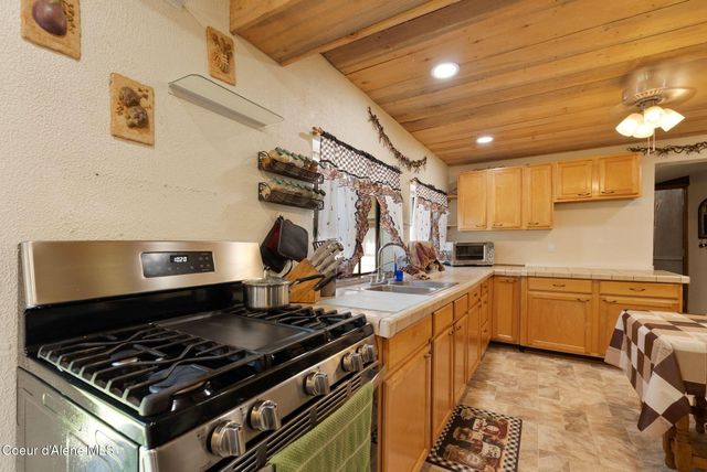 910 Otts Rd, Sagle, ID 83860