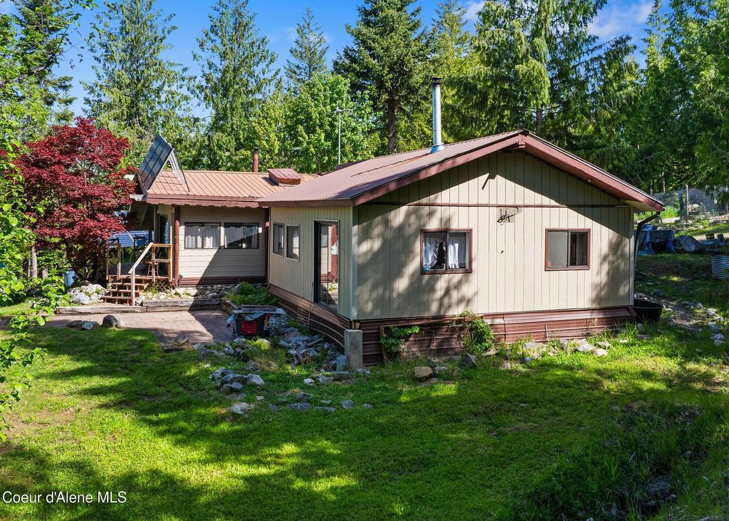 910 Otts Rd, Sagle, ID 83860