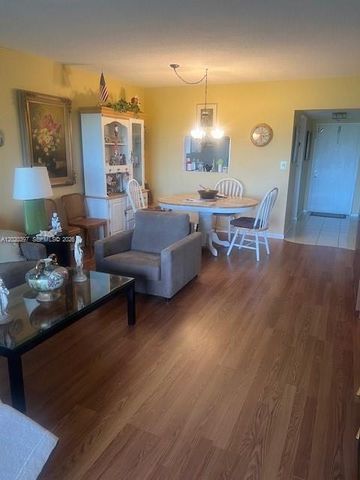 7797 Golf Cir Dr 310, Margate, FL 33063