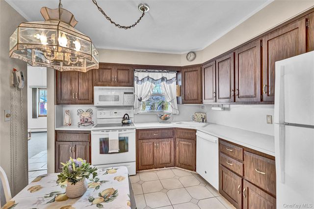70 Martin Road N, Bethpage, NY 11714