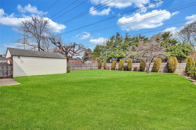 70 Martin Road N, Bethpage, NY 11714