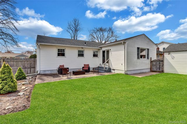 70 Martin Road N, Bethpage, NY 11714