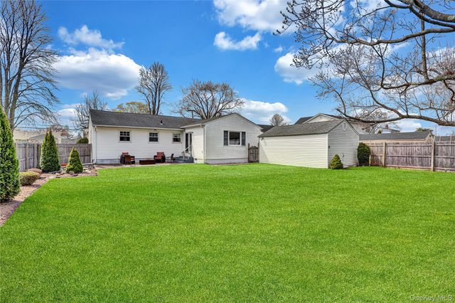 70 Martin Road N, Bethpage, NY 11714