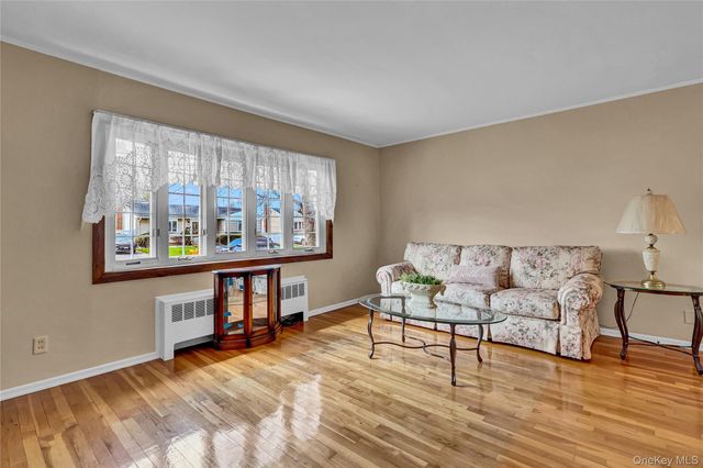 70 Martin Road N, Bethpage, NY 11714