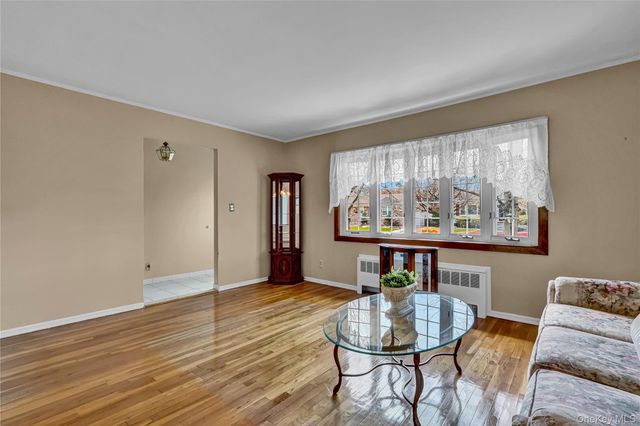 70 Martin Road N, Bethpage, NY 11714