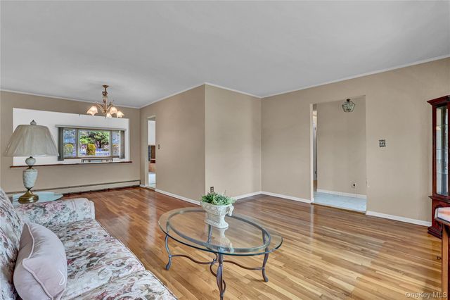 70 Martin Road N, Bethpage, NY 11714