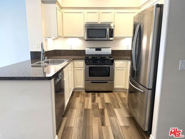 27030 Victoria Lane 76, Valencia, CA 91355