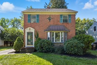 9621 Elsmere Drive, Parma, OH 44130