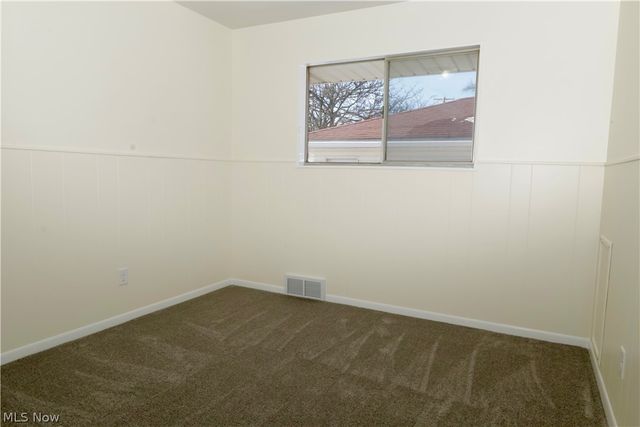 390 Lynne Drive, Sheffield Lake, OH 44054