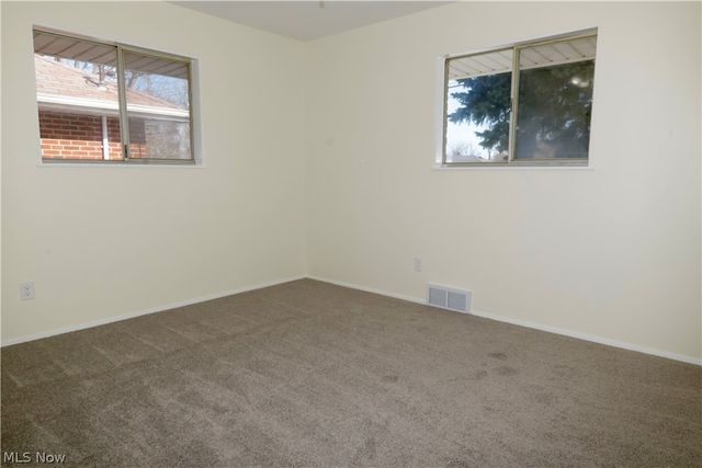 390 Lynne Drive, Sheffield Lake, OH 44054