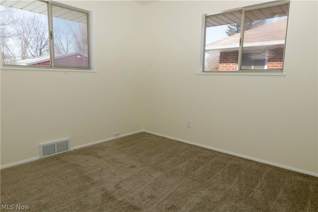 390 Lynne Drive, Sheffield Lake, OH 44054