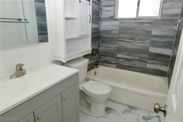 390 Lynne Drive, Sheffield Lake, OH 44054