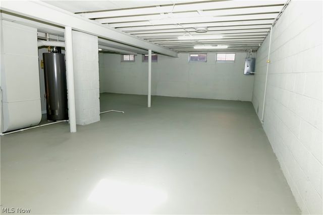 390 Lynne Drive, Sheffield Lake, OH 44054