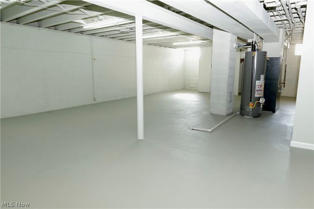 390 Lynne Drive, Sheffield Lake, OH 44054