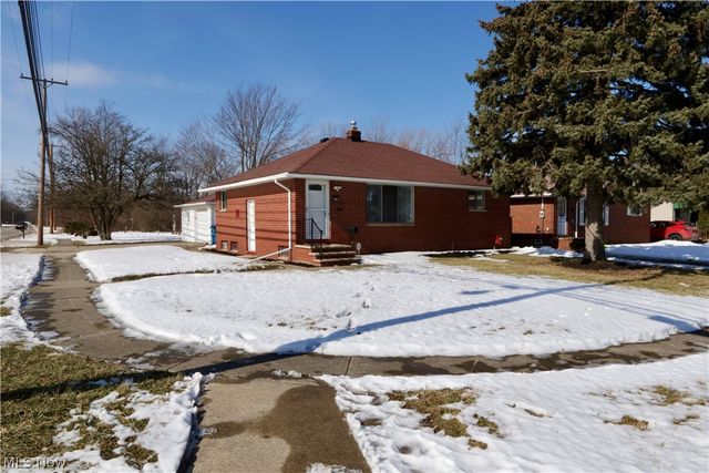 390 Lynne Drive, Sheffield Lake, OH 44054