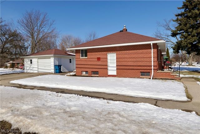 390 Lynne Drive, Sheffield Lake, OH 44054