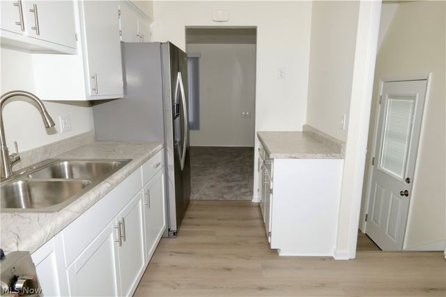 390 Lynne Drive, Sheffield Lake, OH 44054