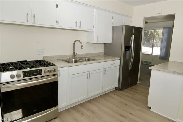 390 Lynne Drive, Sheffield Lake, OH 44054