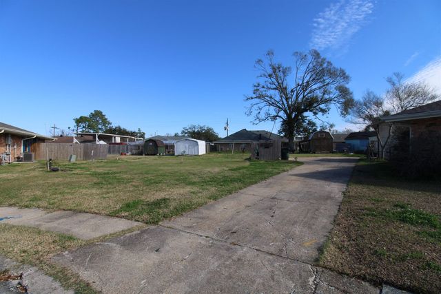 2007 Ray Dr, Houma, LA 70363