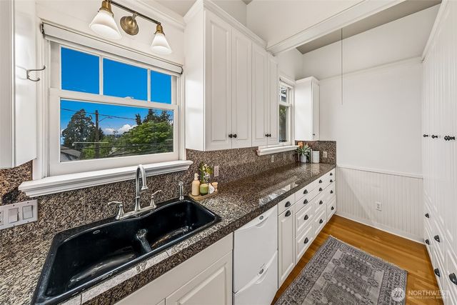1225 9th Avenue W, Seattle, WA 98119