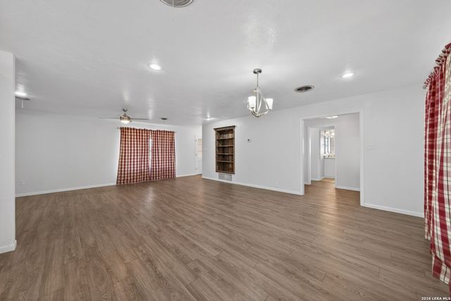 7414 us highway 281, Pleasanton, TX 78064