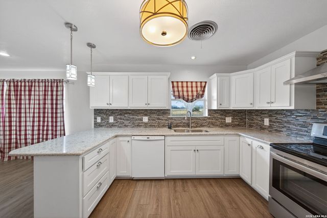 7414 us highway 281, Pleasanton, TX 78064