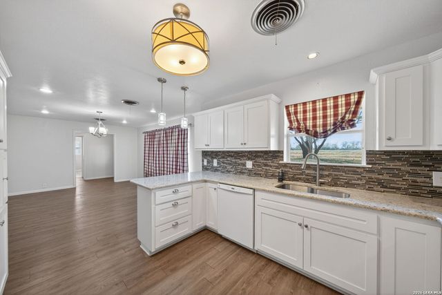 7414 us highway 281, Pleasanton, TX 78064