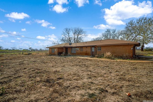 7414 us highway 281, Pleasanton, TX 78064