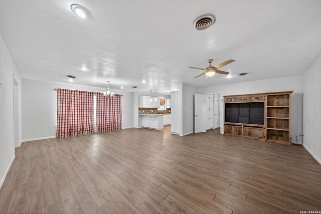 7414 us highway 281, Pleasanton, TX 78064