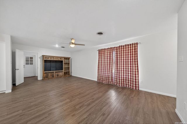 7414 us highway 281, Pleasanton, TX 78064