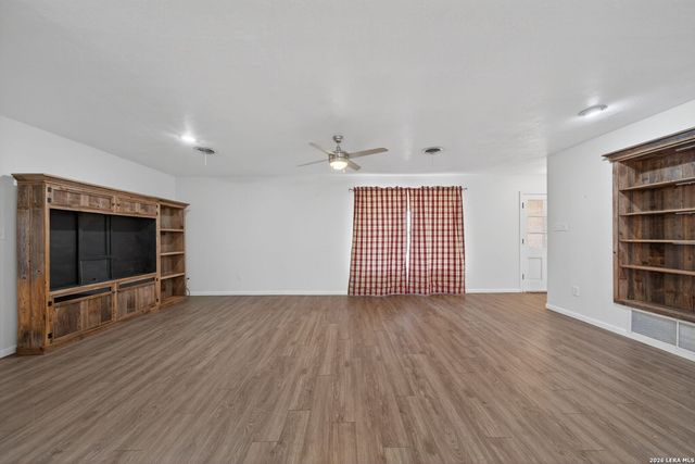 7414 us highway 281, Pleasanton, TX 78064