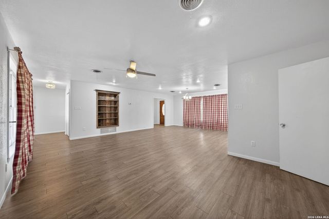 7414 us highway 281, Pleasanton, TX 78064