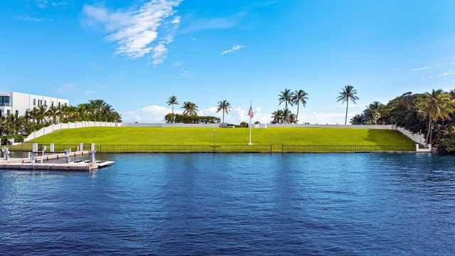 1960 S Ocean Boulevard, Manalapan, FL 33462