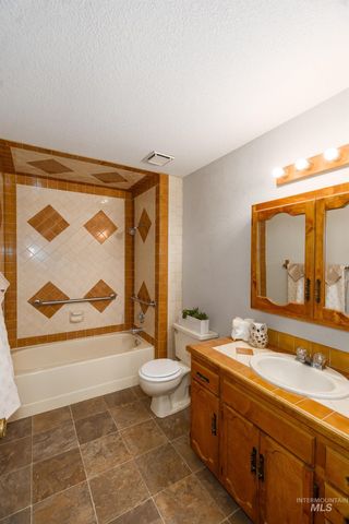 1858 N Teare Ave, Meridian, ID 83646