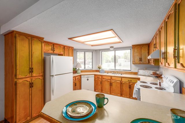 1858 N Teare Ave, Meridian, ID 83646
